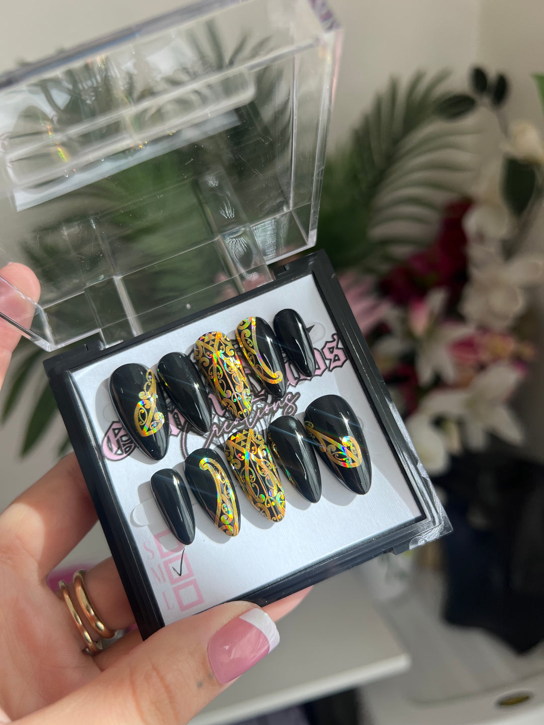 Black & Colour Shift Gold | Petite Te Ao Marama | handmade press ons