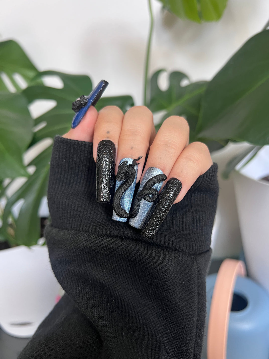 Shadowflame Dragon – 3D Sculpted Nail Set (Taeryn Inspired)