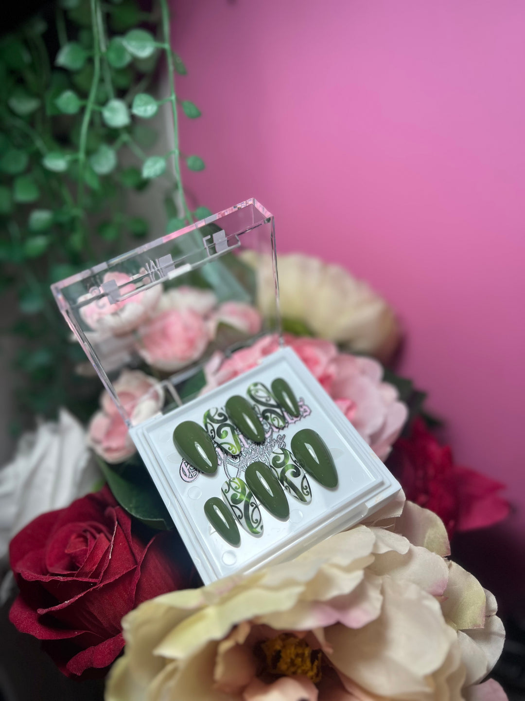 Olive Te Ao Marama | Handmade Gel Press Ons