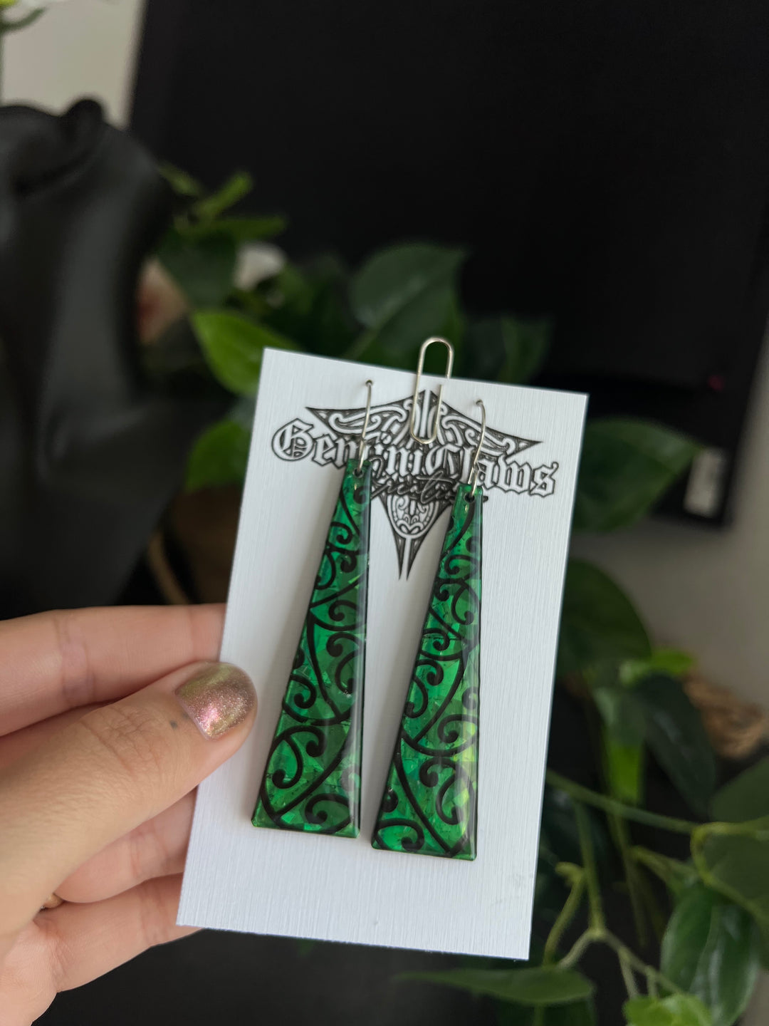 Holographic Green Base | Black Mangopare Design
