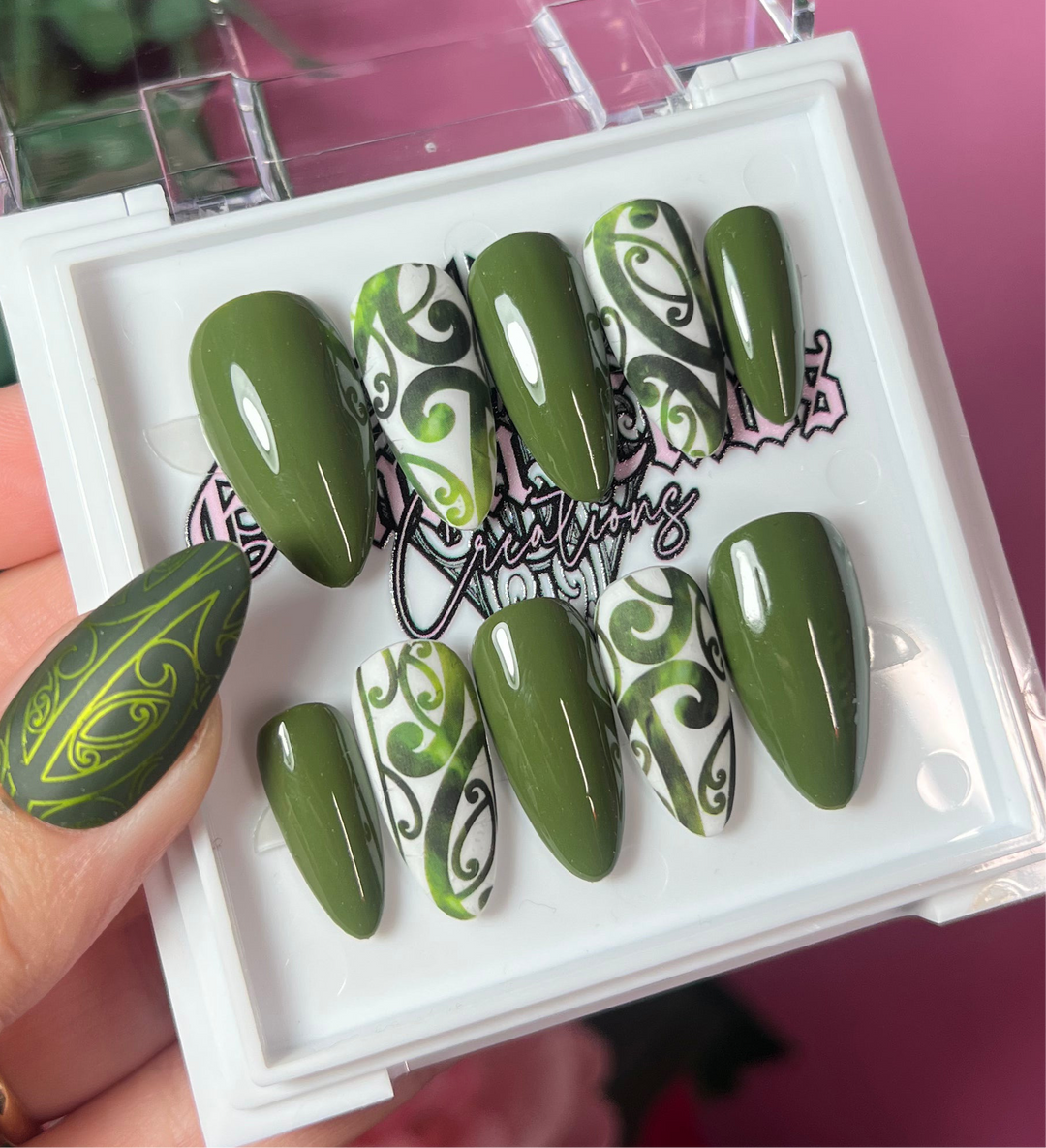 Olive Te Ao Marama | Handmade Gel Press Ons
