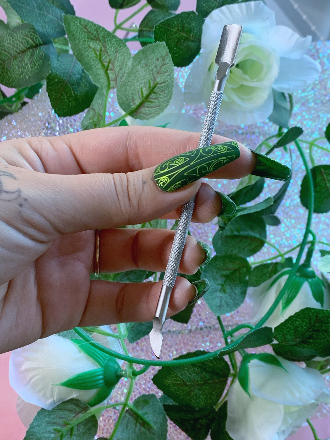Metal cuticle pusher