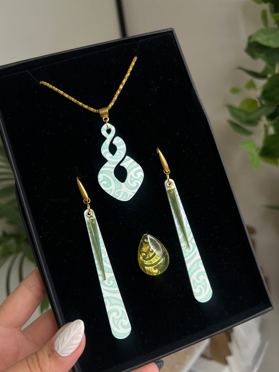 Mint Aho Roimata Set