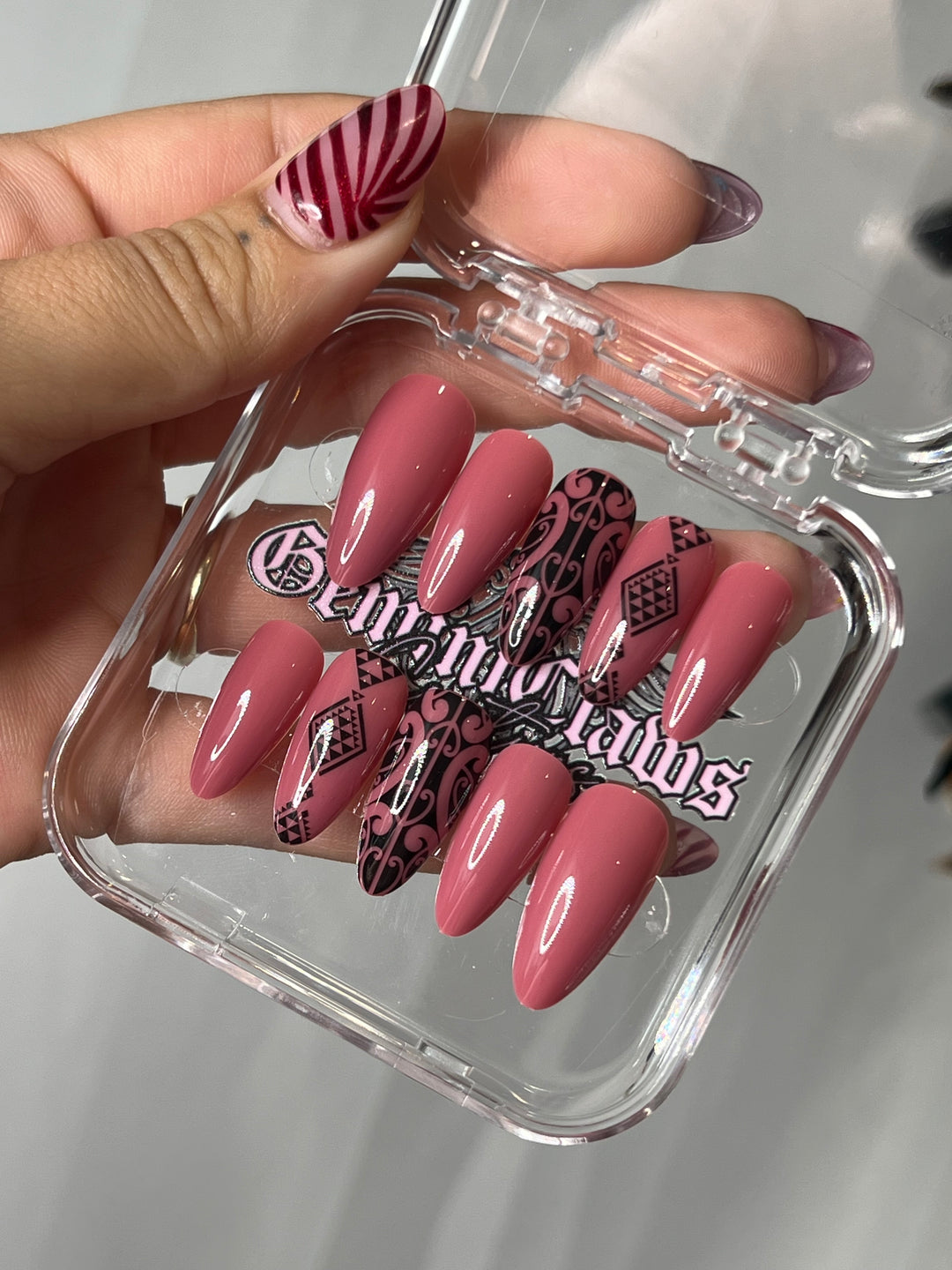 Medium Almond Mauve & Black