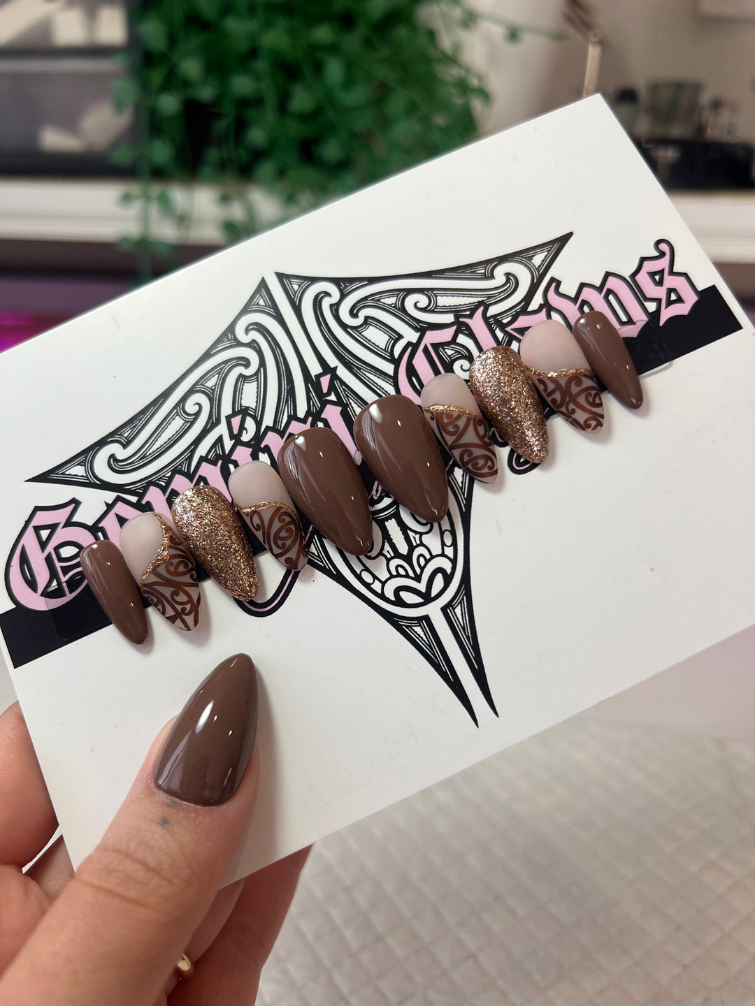 Kōwhaiwhai | Chocolate | Press Ons