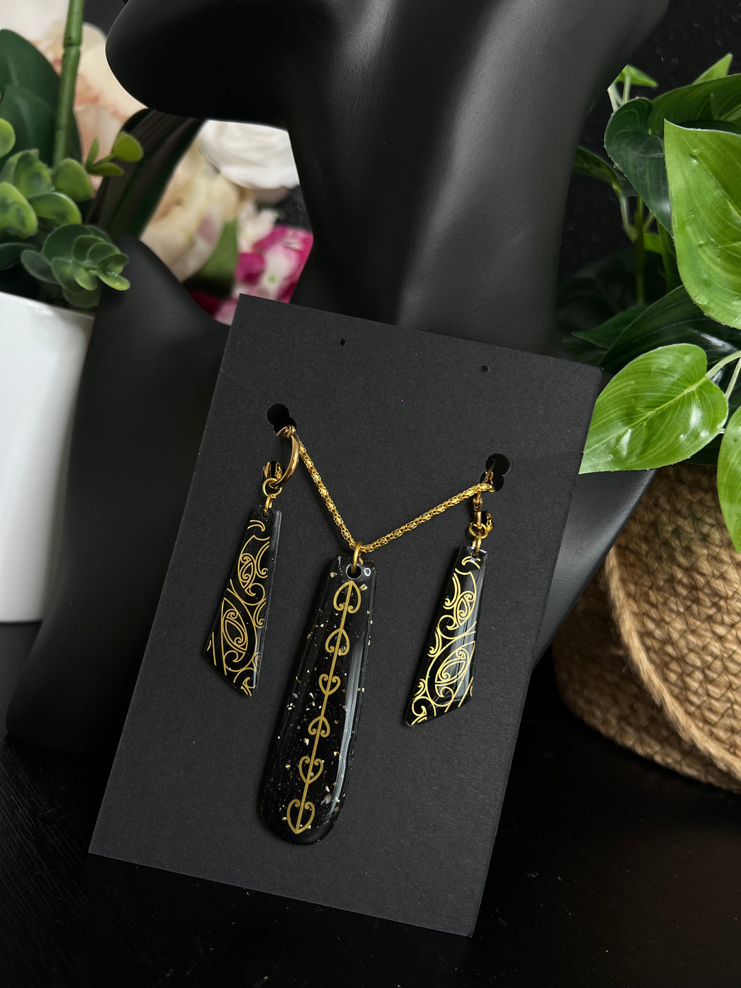 Black & Gold | Matching Set | Earrings & Pendant