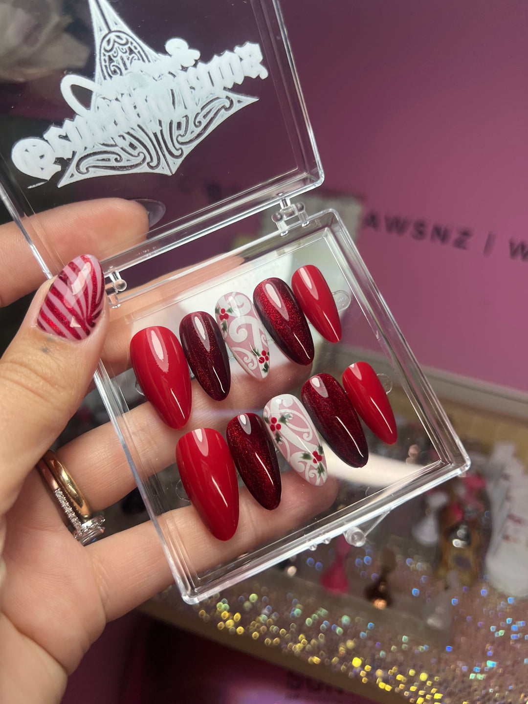 Medium Almond Red & White Te Ao Marama Features