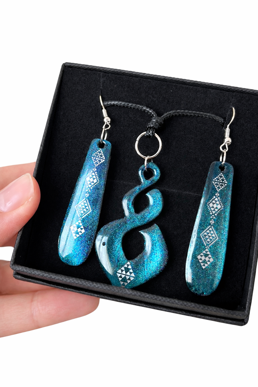 Te Tangi o te Tūī | Pikoru | Taniko