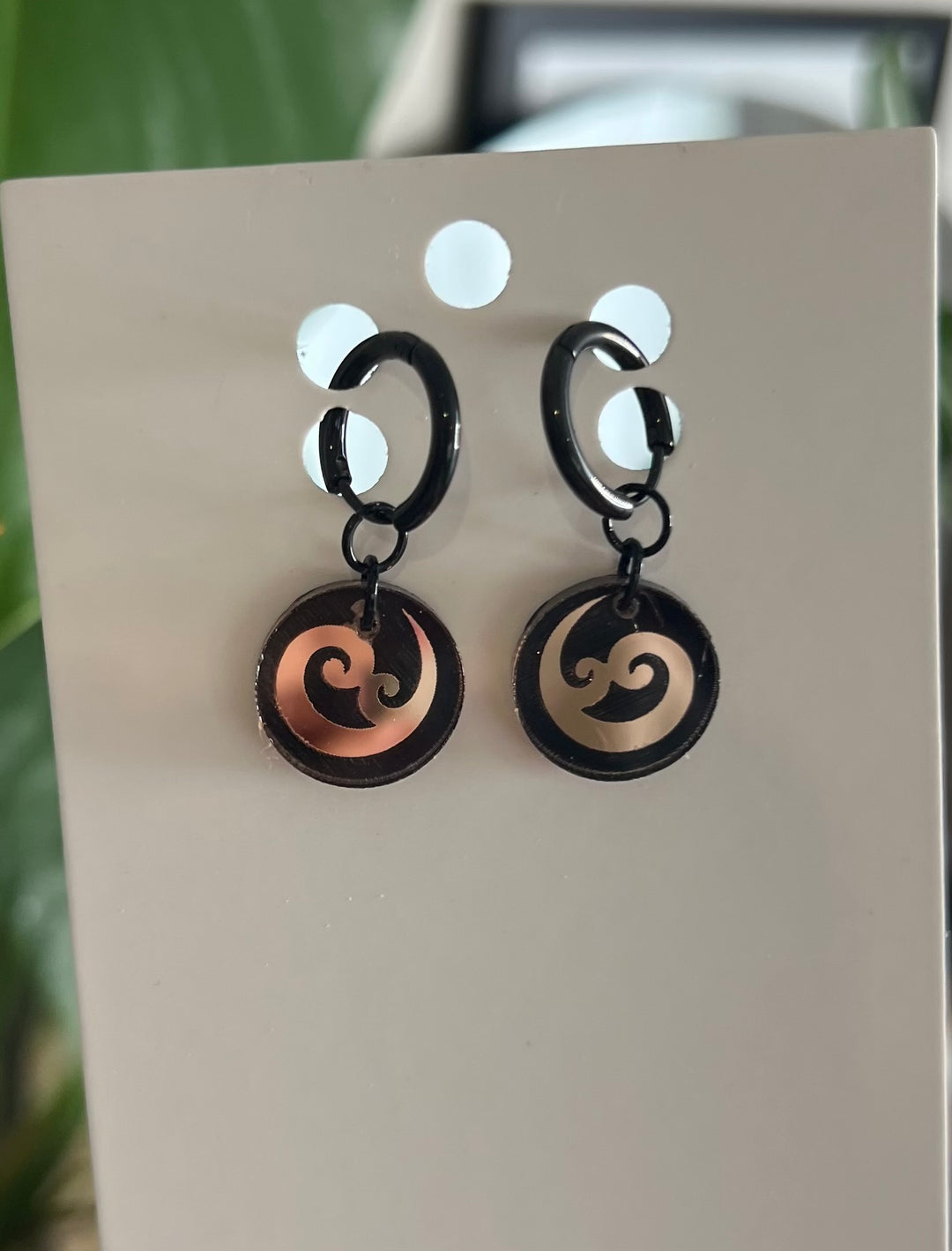 Mini Rose gold mirror & black