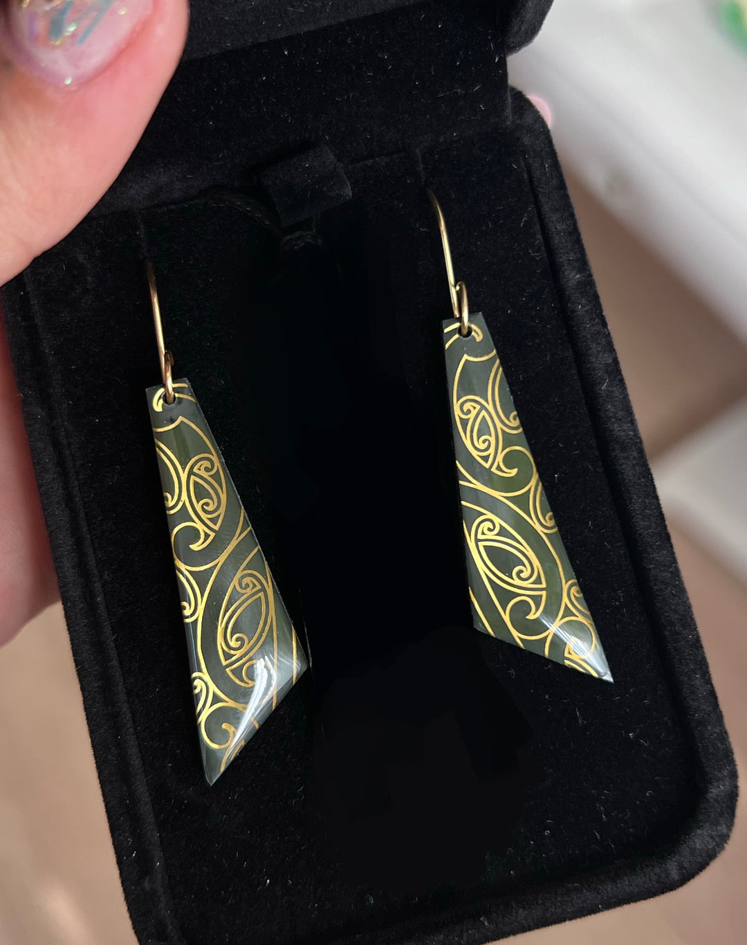 Handpainted Pounamu | Gold Anamata