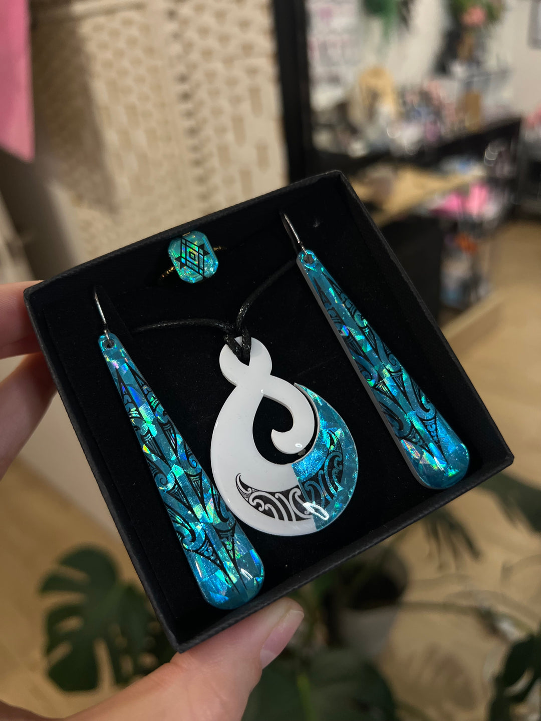 White &amp; Holographic Teal Pikoru Set