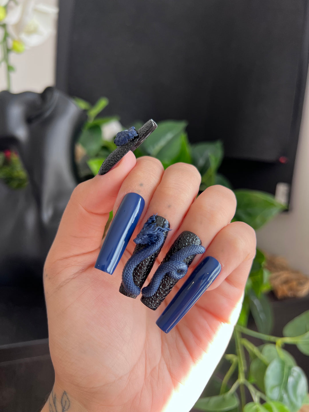 Midnight Dragon – 3D Sculpted Nail Set (Saegyl Inspired)