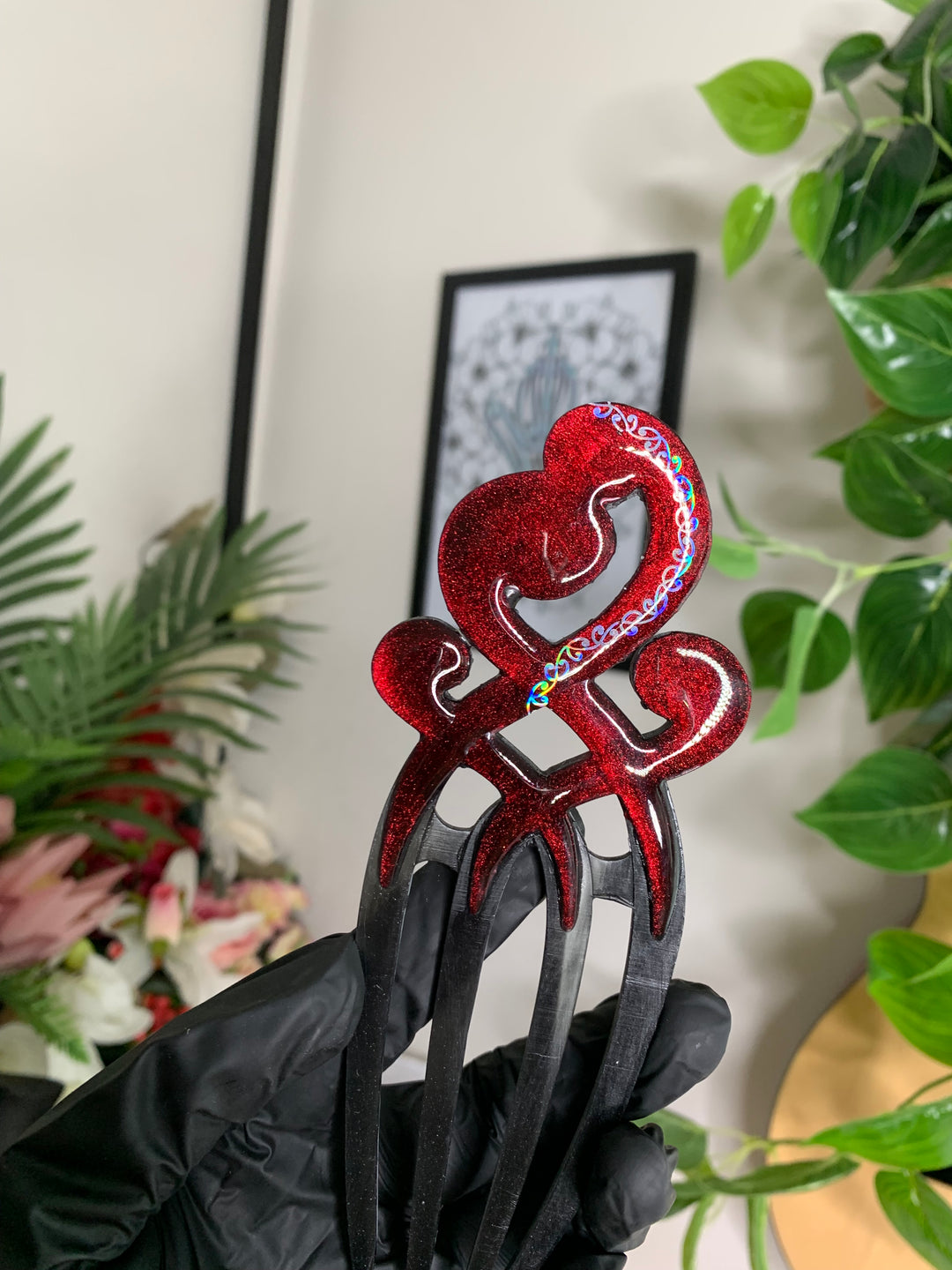 Te Tūāpapa Heru —  Red