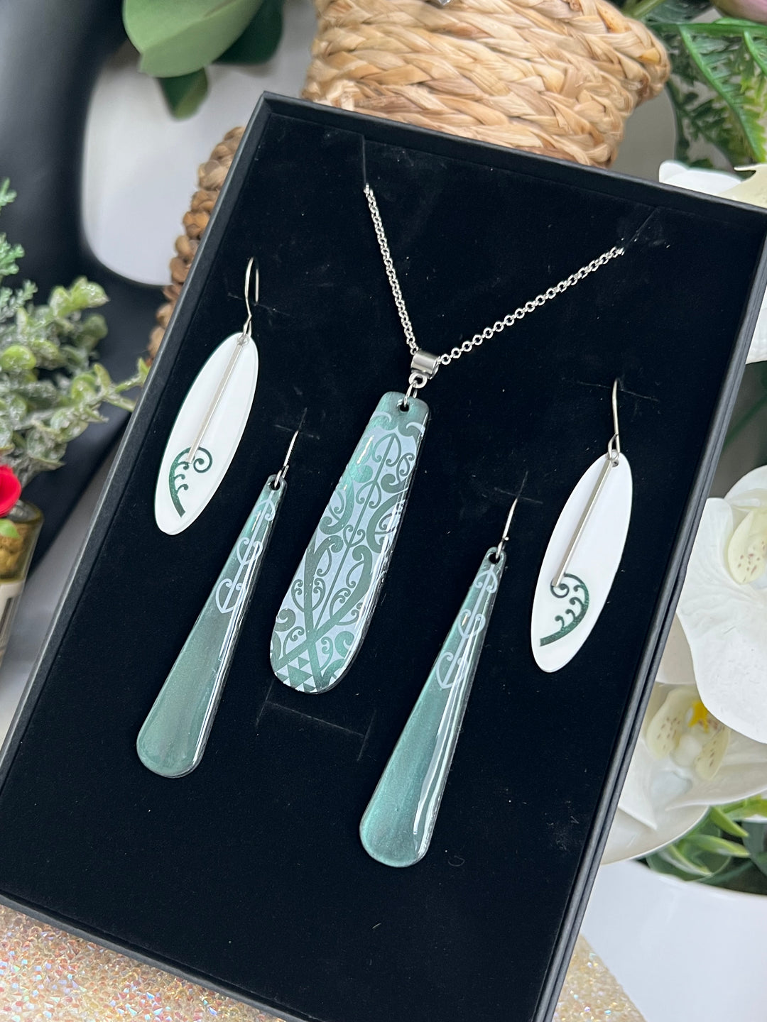 Te Awa Statement Set