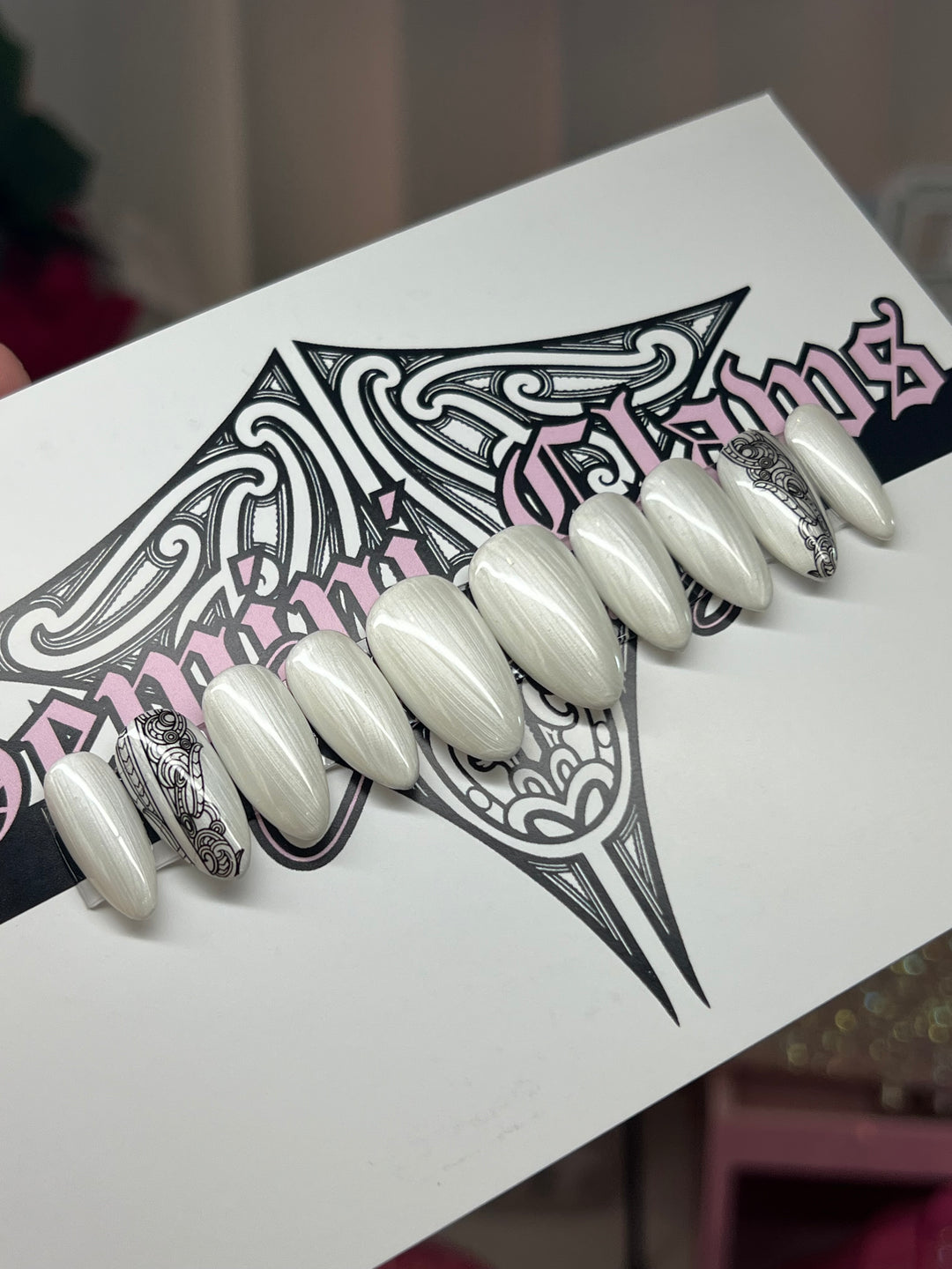 Pearl White | Medium Almond Shape | Nail size Medium
