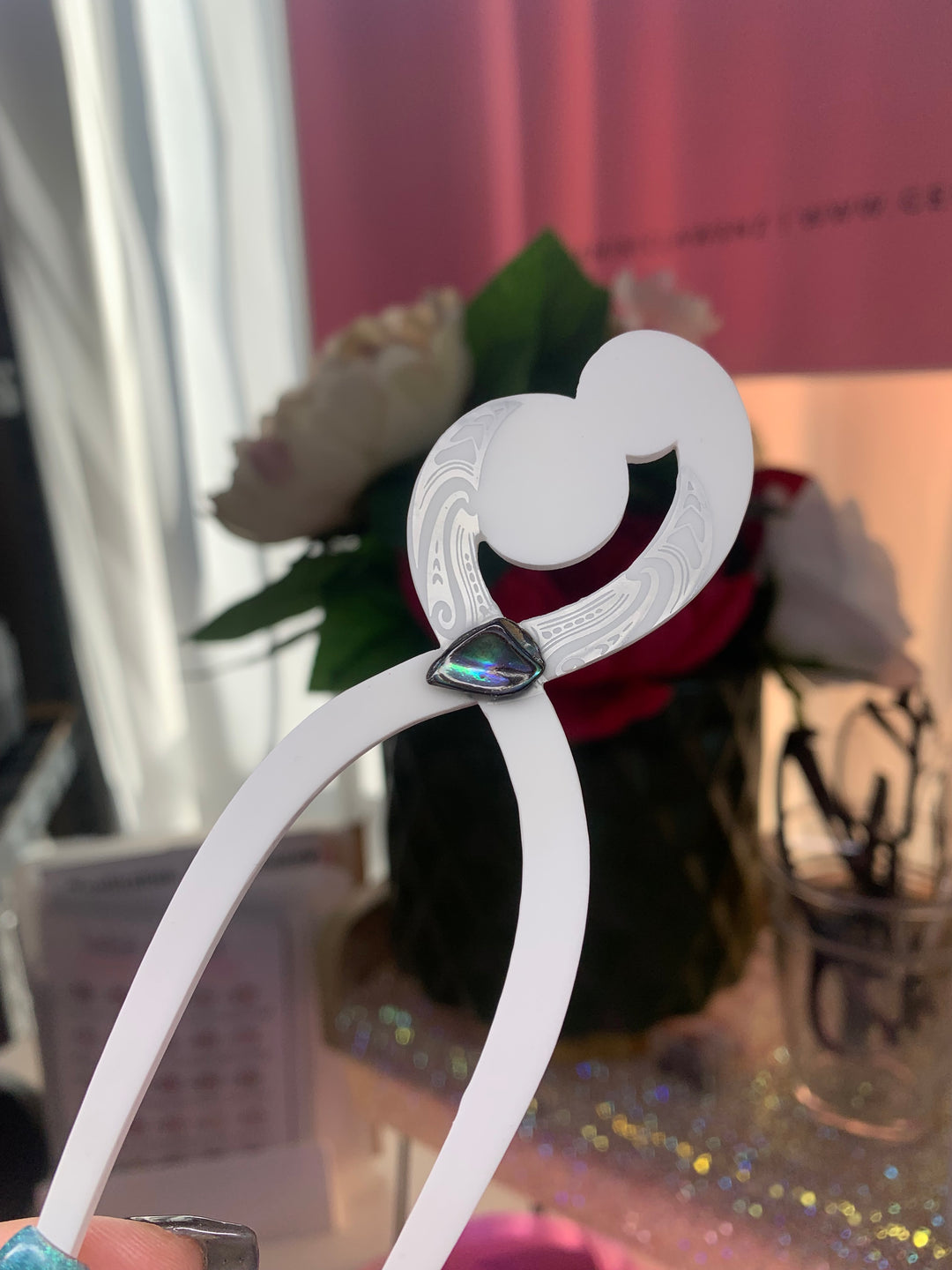 Te Hononga Heru | White, Silver & Pāua