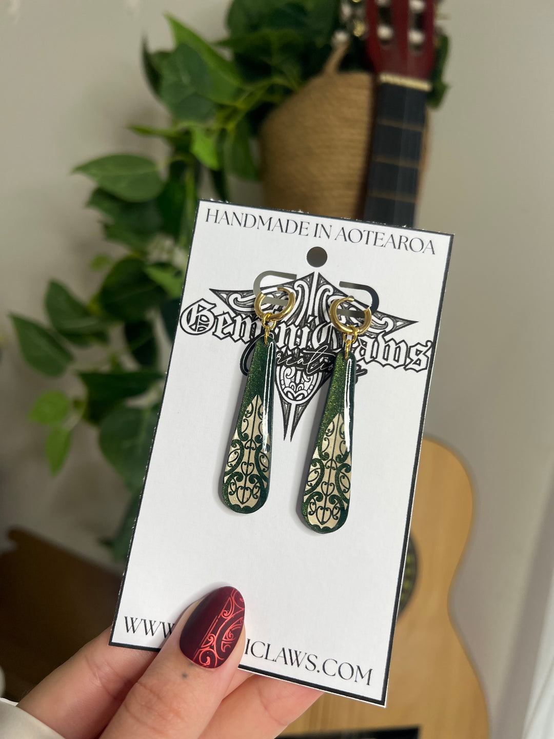 Vanilla Petite Te Pō Roimata Huggie Earrings – Gold Pearl Green Base with Gold Finishings