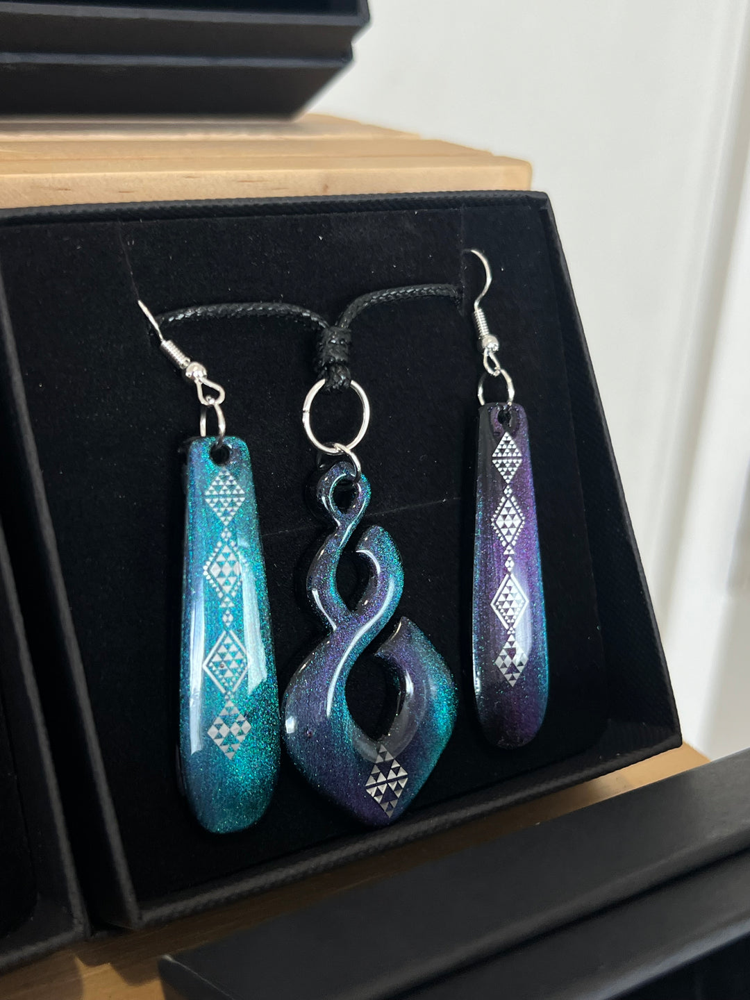 Te Tangi o te Tūī | Pikoru | Taniko