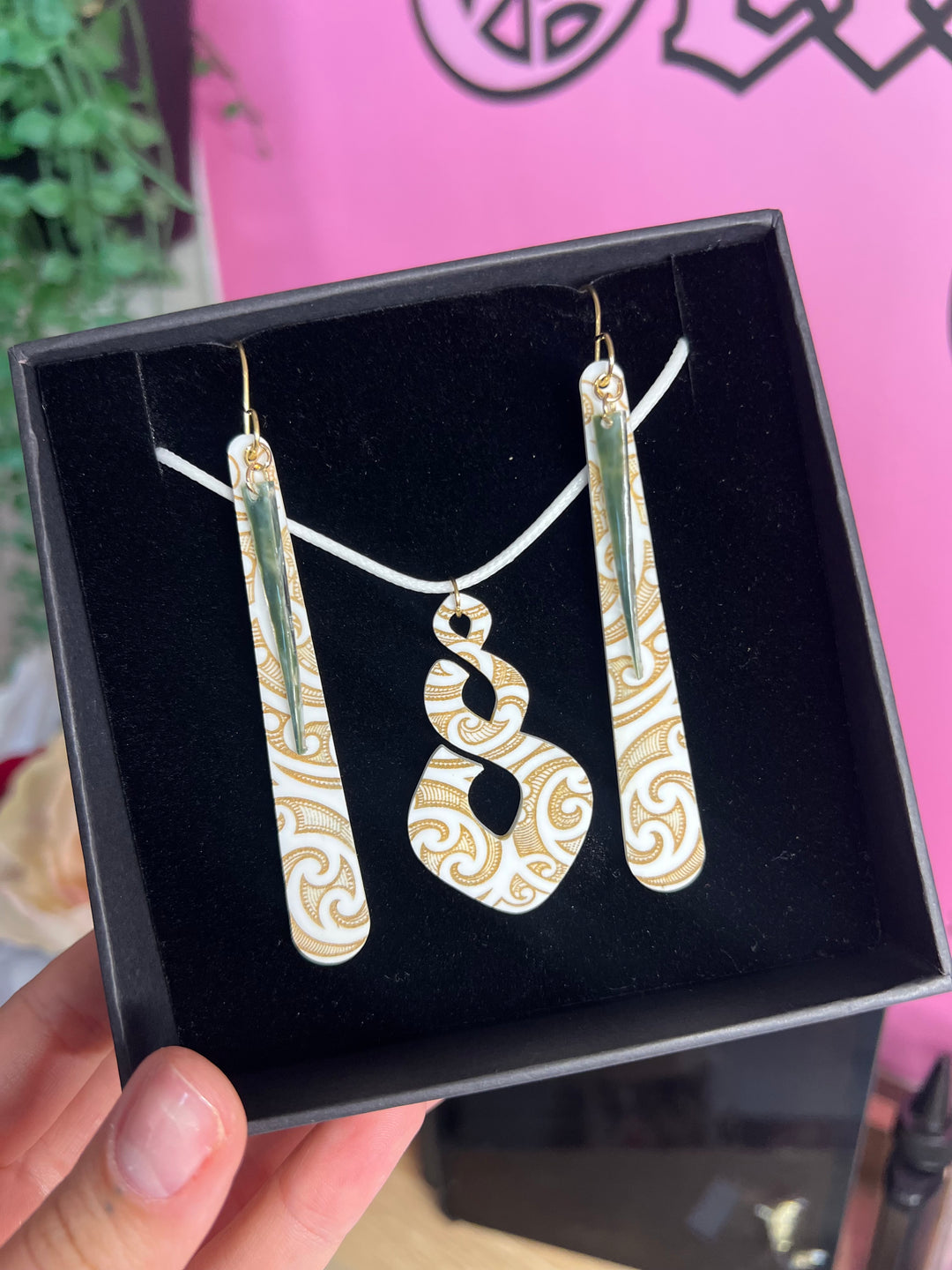 White & Gold Engraved Layered Matching set