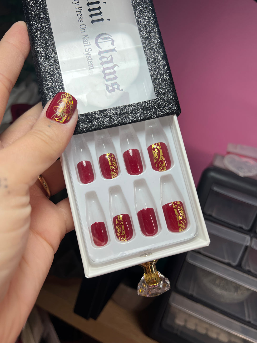 Red Short Manicure Length Nails | Petite Te Pō Gold Designs
