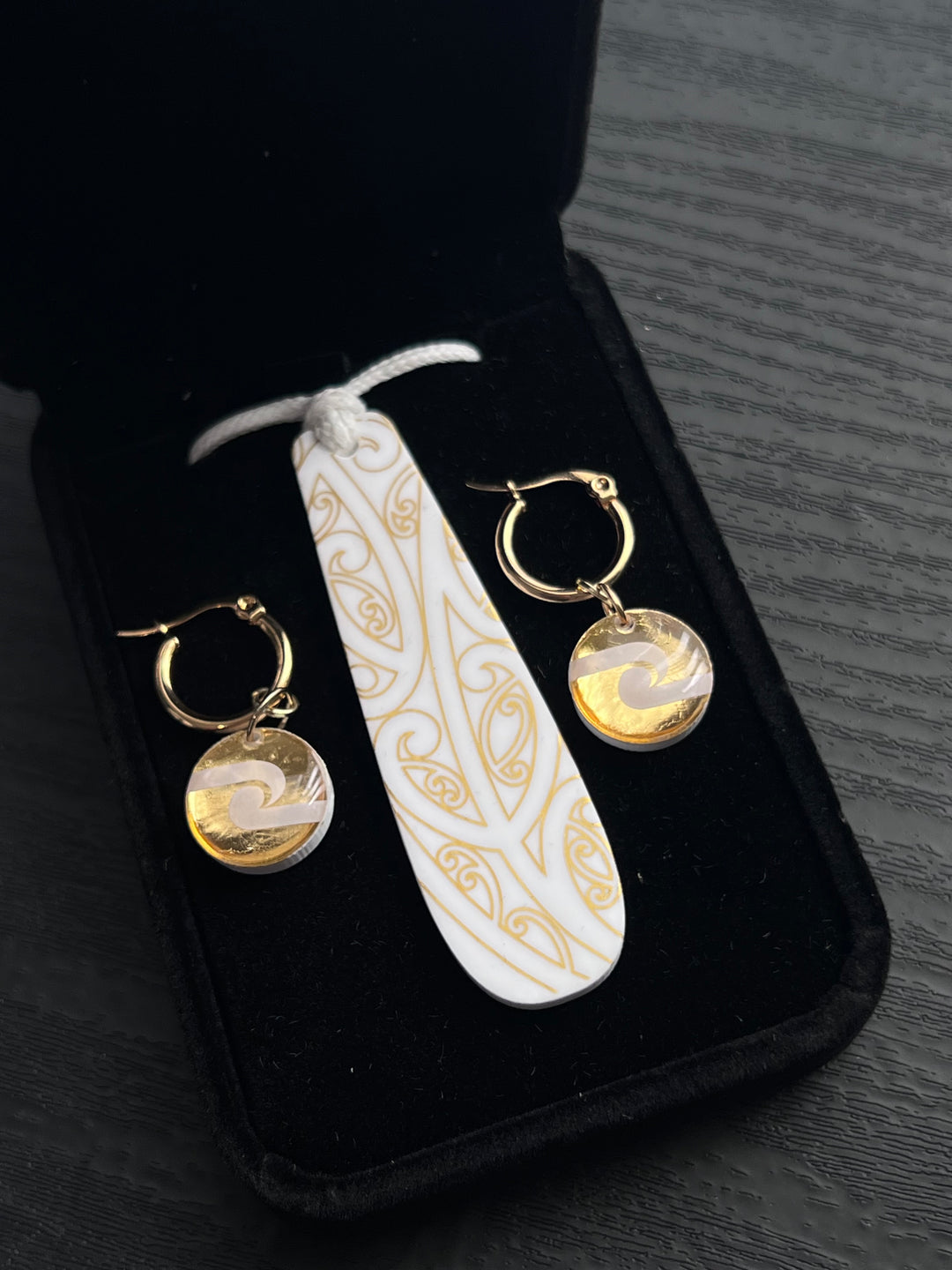 White & Gold | Anamata | Tino rangatiratanga | Necklace & Earrings Set