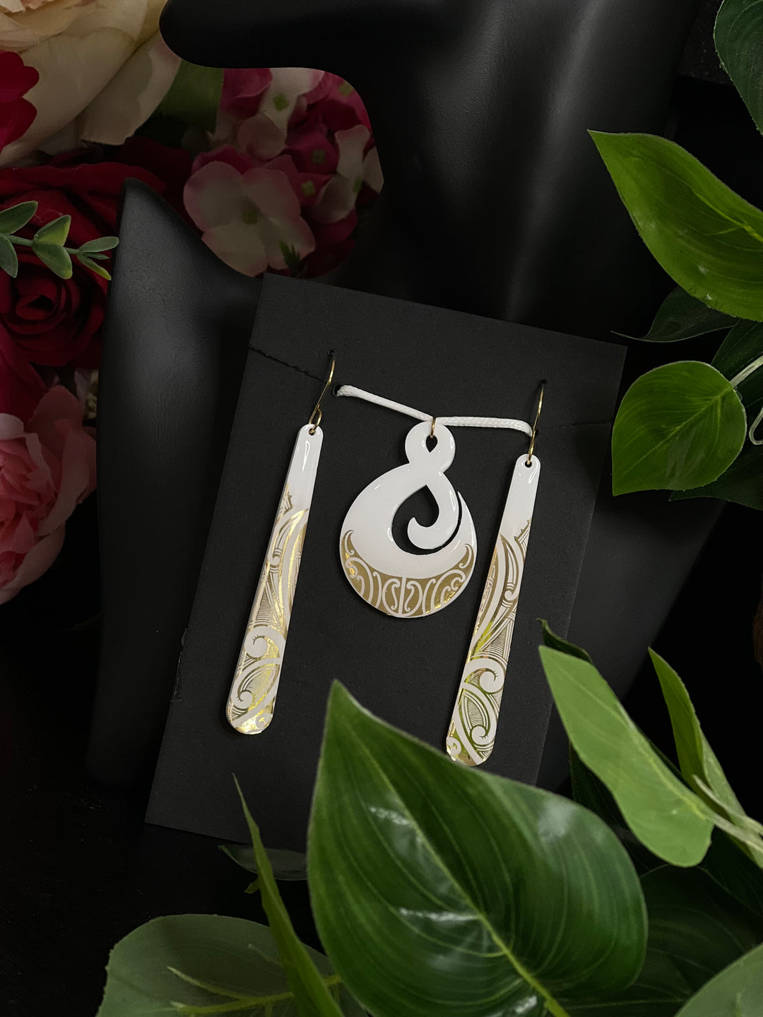 White base | Mana Māori gold designs | Earrings & Pikoru Pendant