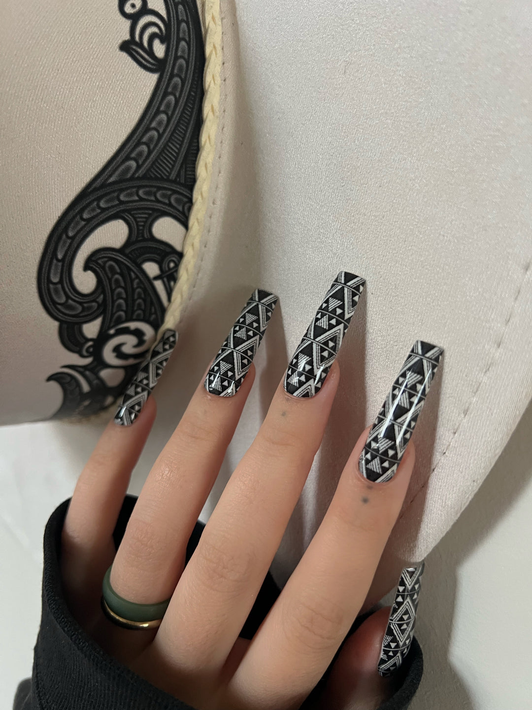 White &amp; Black | Nail Sizes 2,7,6,6,9 M/L| Long Square Shape