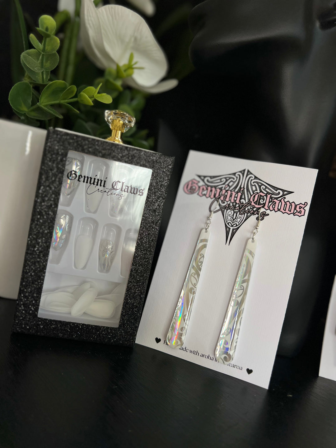 Gift Pack | Instant Claws 24piece nail pack | Matching Long Roimata Statement Earrings