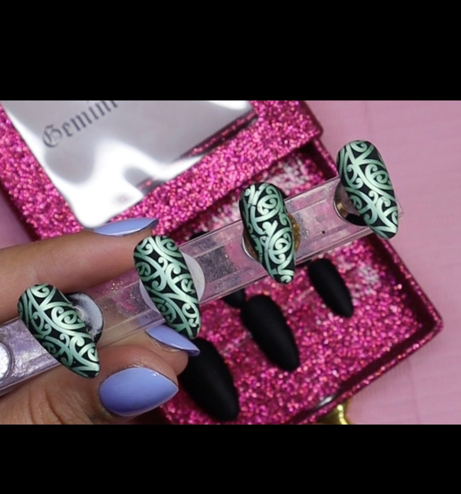 Kōwhaiwhai | Seaglass | Black Base | Press Ons